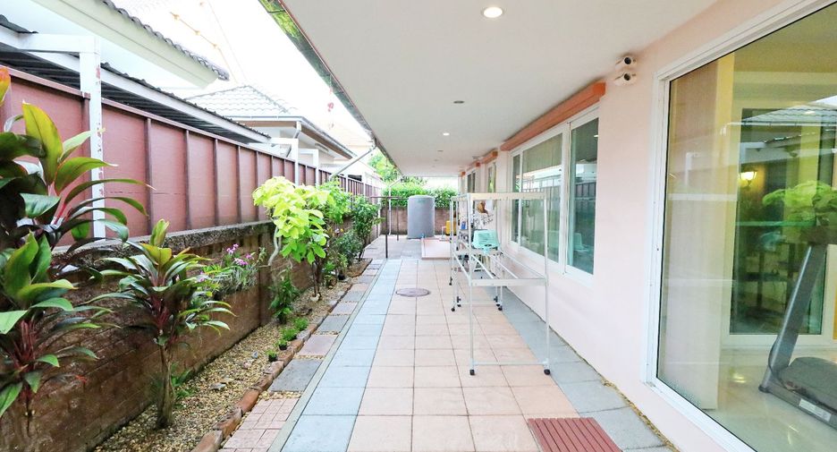 Casa en venta de 4 habitaciones en Bang Khen, Bangkok