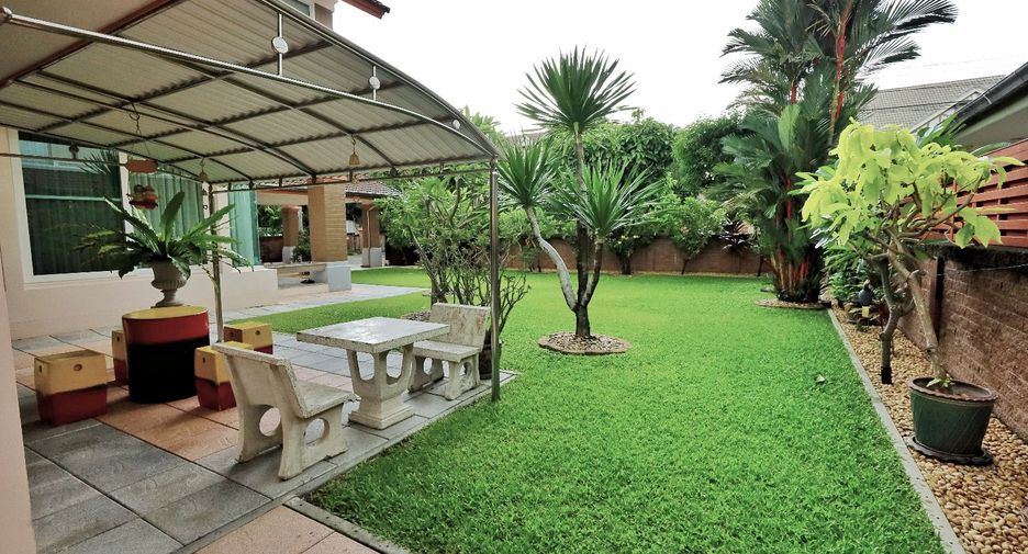 Casa en venta de 4 habitaciones en Bang Khen, Bangkok