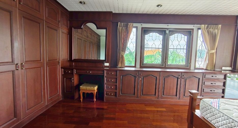 For rent 3 bedrooms house in Si Racha, Chonburi