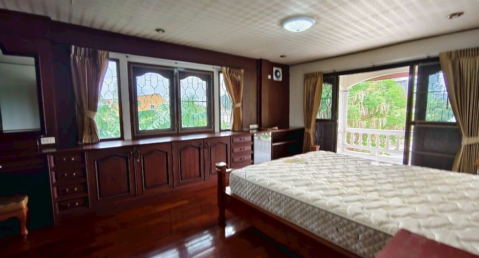 For rent 3 bedrooms house in Si Racha, Chonburi