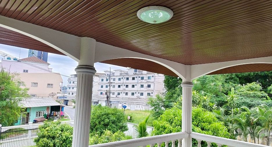 For rent 3 bedrooms house in Si Racha, Chonburi