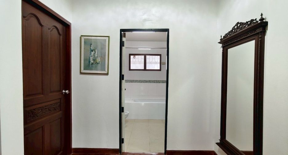 For rent 3 bedrooms house in Si Racha, Chonburi