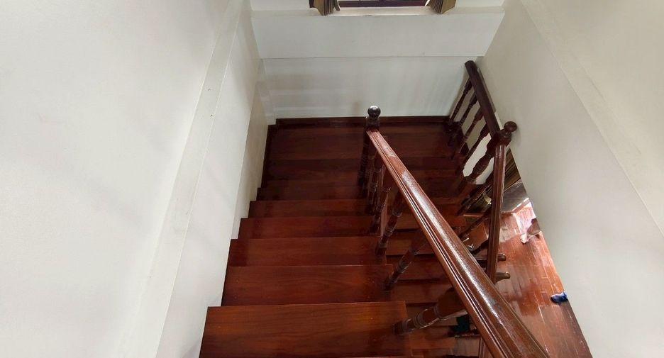 For rent 3 bedrooms house in Si Racha, Chonburi