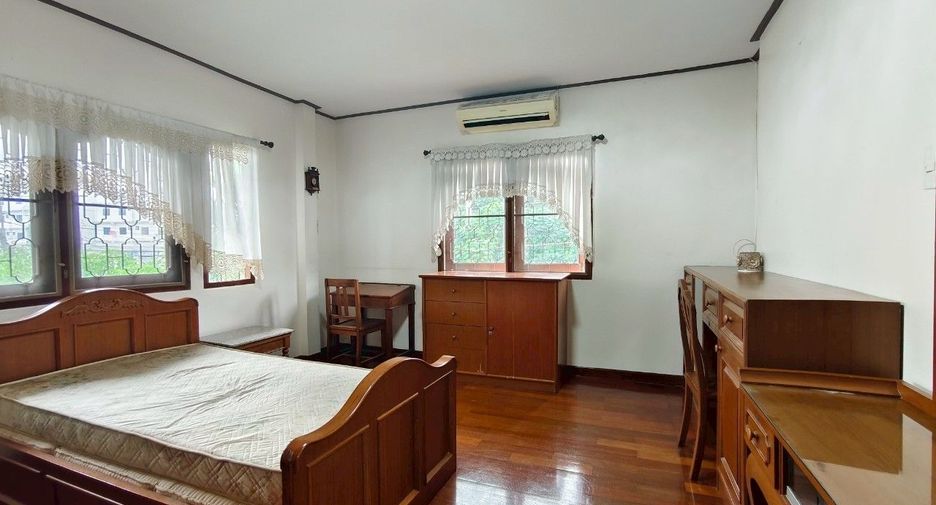 For rent 3 bedrooms house in Si Racha, Chonburi