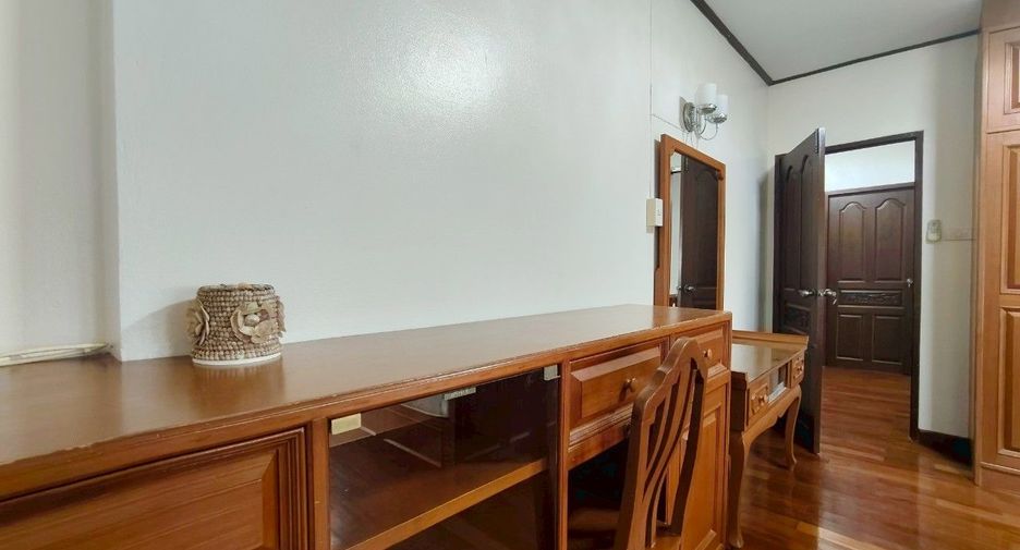 For rent 3 bedrooms house in Si Racha, Chonburi