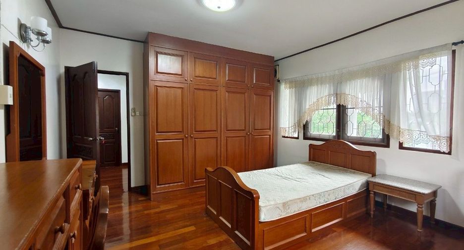 For rent 3 bedrooms house in Si Racha, Chonburi