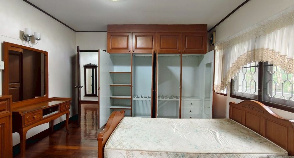 For rent 3 bedrooms house in Si Racha, Chonburi
