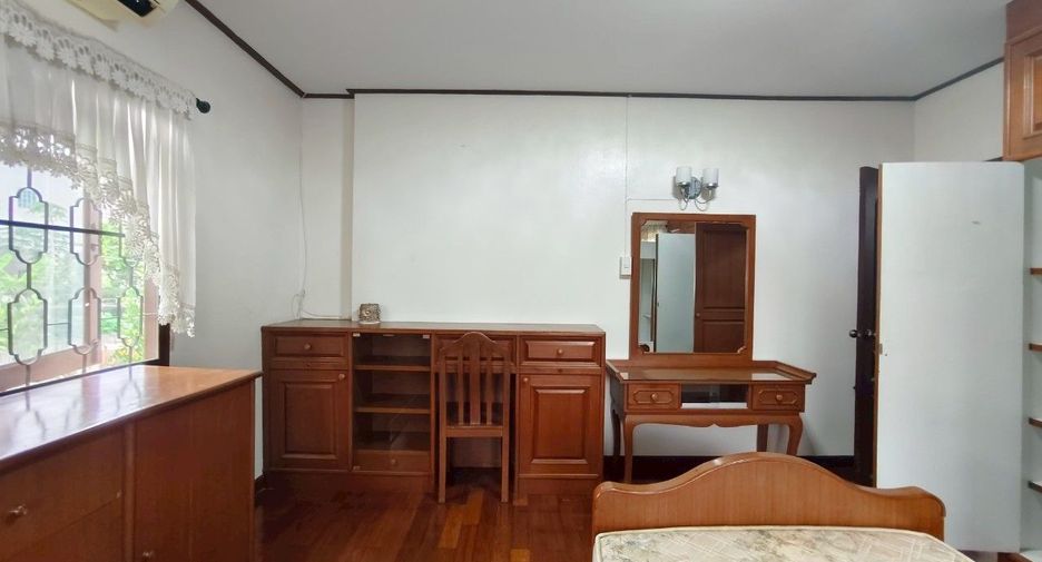 For rent 3 bedrooms house in Si Racha, Chonburi