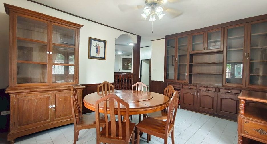 For rent 3 bedrooms house in Si Racha, Chonburi