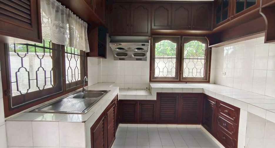 For rent 3 bedrooms house in Si Racha, Chonburi
