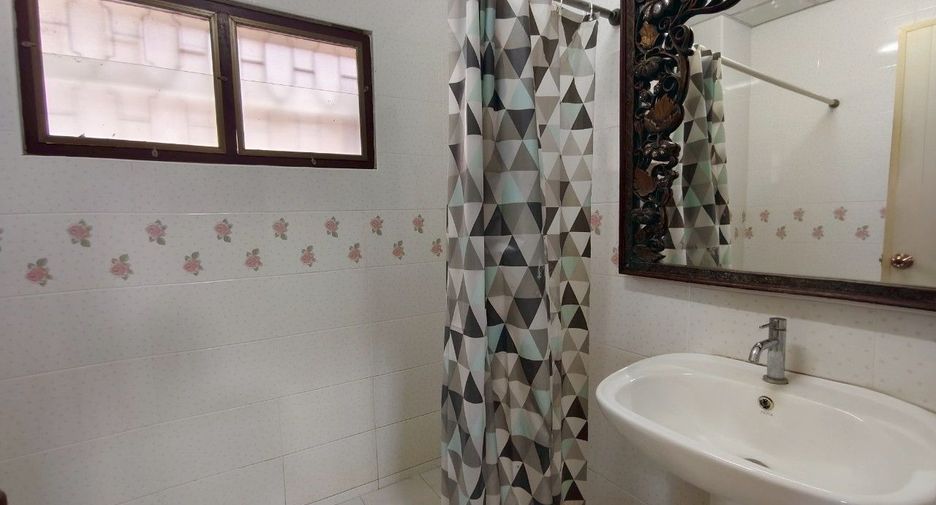 For rent 3 bedrooms house in Si Racha, Chonburi