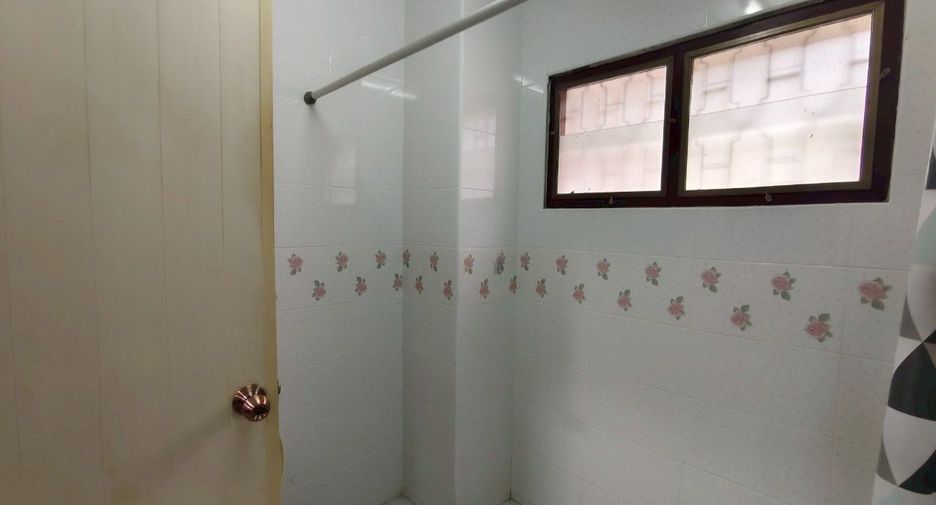 For rent 3 bedrooms house in Si Racha, Chonburi