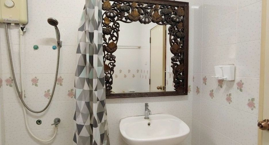 For rent 3 bedrooms house in Si Racha, Chonburi