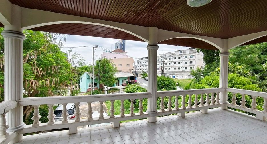 For rent 3 bedrooms house in Si Racha, Chonburi