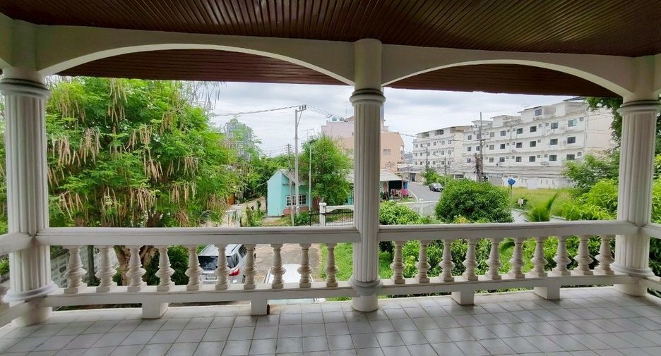 For rent 3 bedrooms house in Si Racha, Chonburi