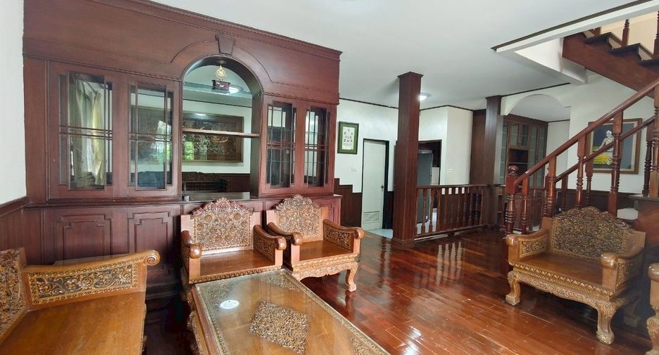For rent 3 bedrooms house in Si Racha, Chonburi