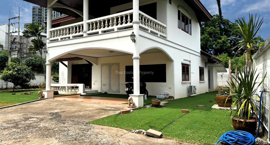 For rent 3 bedrooms house in Si Racha, Chonburi