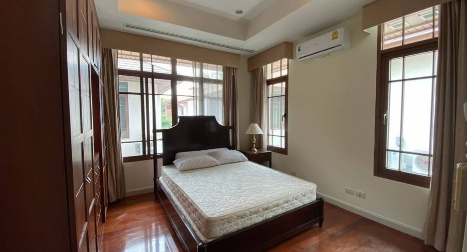 À louer 4 chambres maison à Watthana, Bangkok