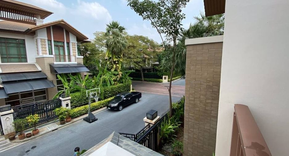 À louer 4 chambres maison à Watthana, Bangkok