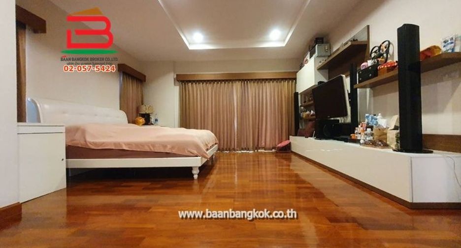 Haus zum Kauf mit 4 Zimmer in Bang Bua Thong, Nonthaburi