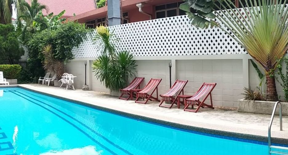 Condo en alquiler de 3 habitaciones en Khlong Toei, Bangkok