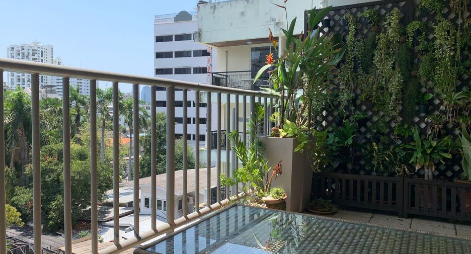 Condo en alquiler de 3 habitaciones en Khlong Toei, Bangkok