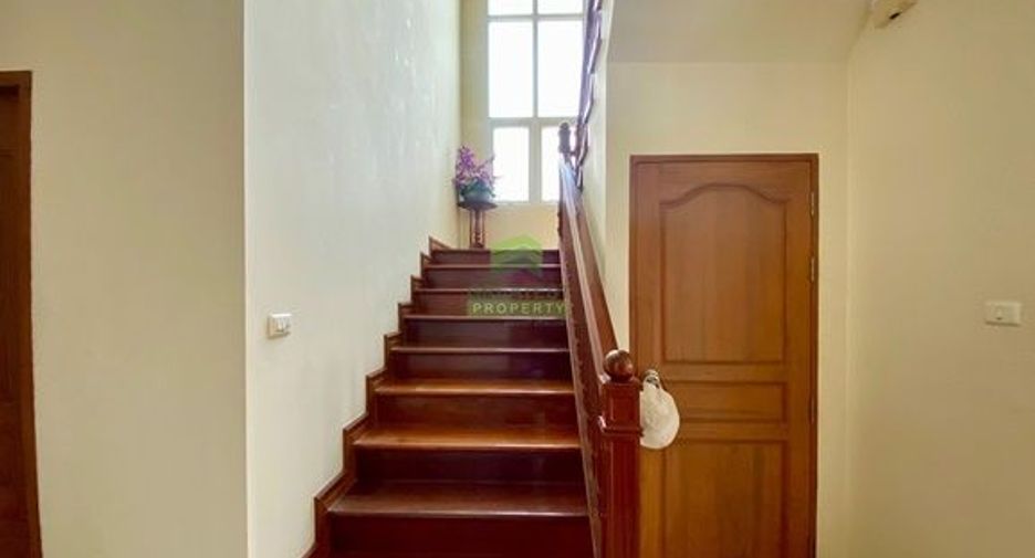 Haus zum Kauf mit 5 Zimmer in Bang Kapi, Bangkok