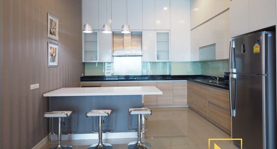 Condo en alquiler de 3 habitaciones en Watthana, Bangkok