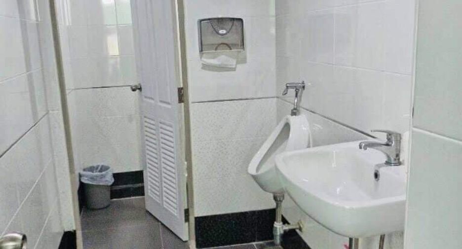 Аренда и продажа 2 спальни офис в Дин Даенг, Бангкок