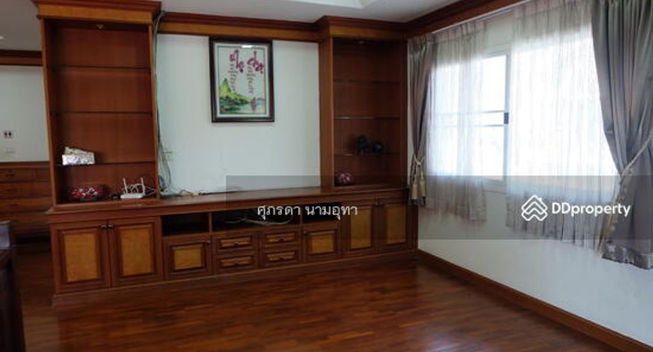 For sale 6 bed house in Bang Khen, Bangkok