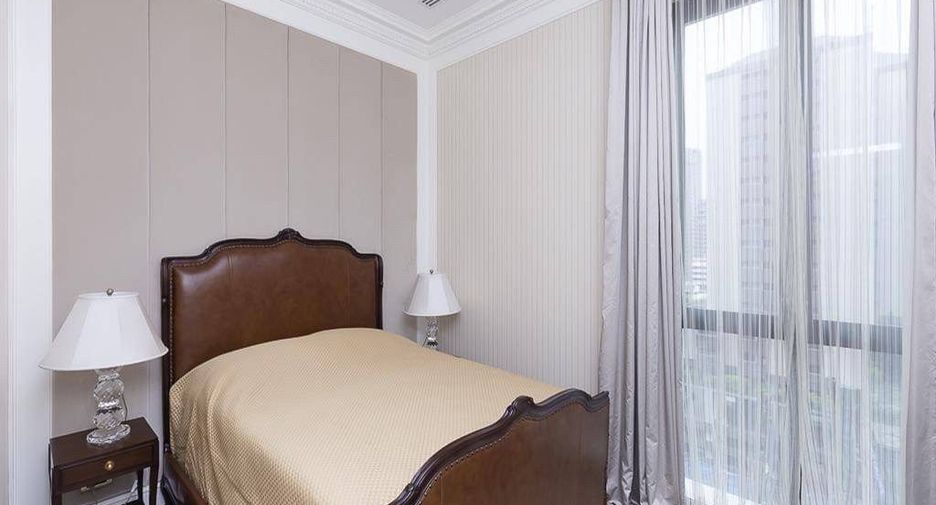 For rent 2 bedrooms condo in Pathum Wan, Bangkok
