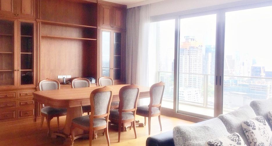 Condo en alquiler de 3 habitaciones en Pathum Wan, Bangkok