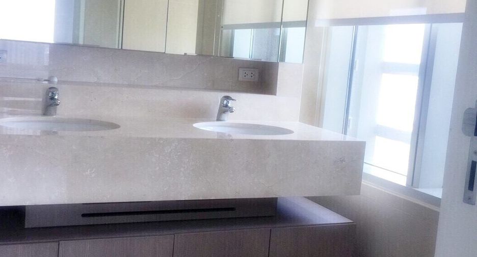 Condo en alquiler de 3 habitaciones en Pathum Wan, Bangkok