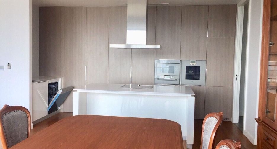 Condo en alquiler de 3 habitaciones en Pathum Wan, Bangkok