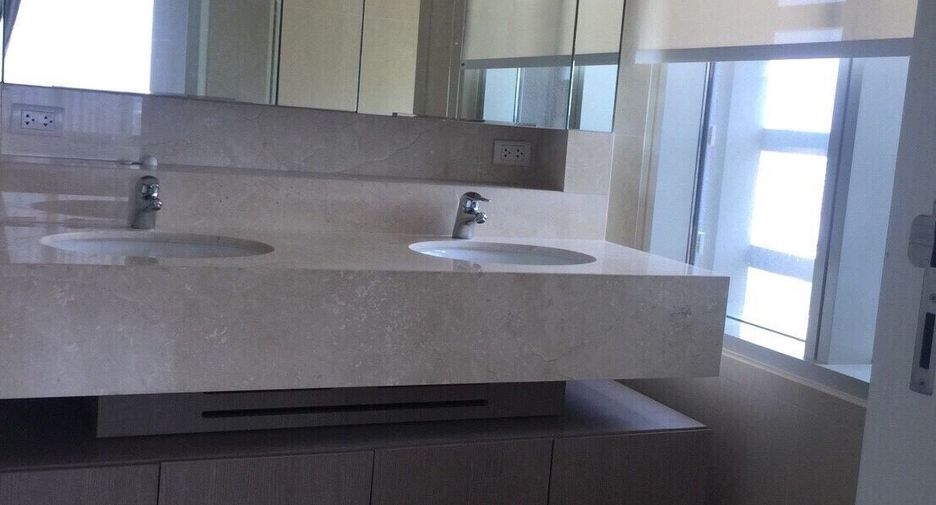 Condo en alquiler de 3 habitaciones en Pathum Wan, Bangkok
