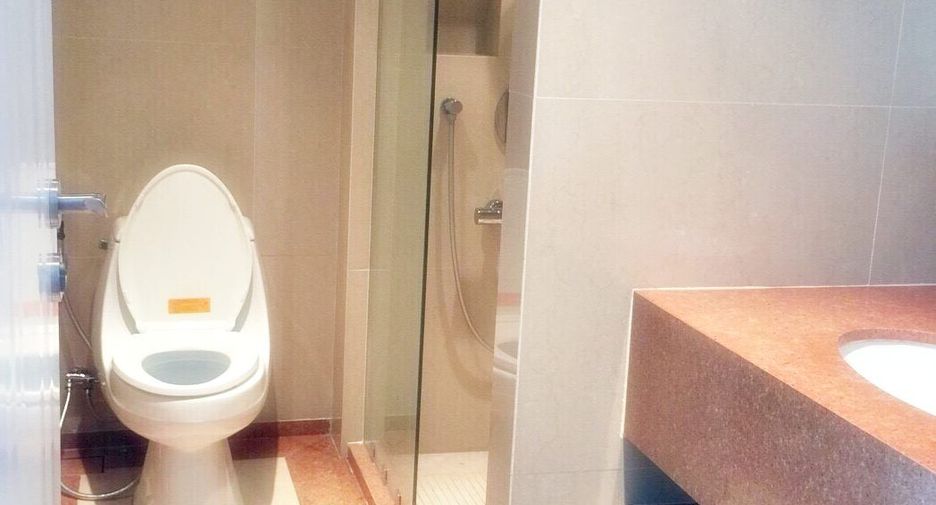 Condo en alquiler de 3 habitaciones en Pathum Wan, Bangkok