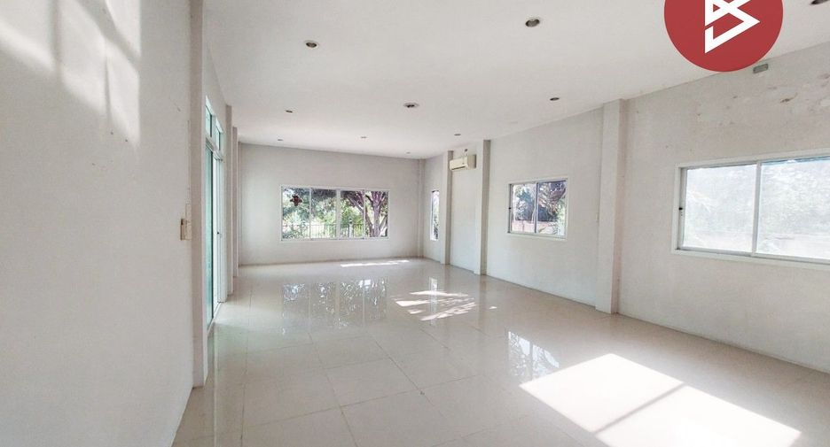 For rent 4 Beds house in Mueang Nakhon Pathom, Nakhon Pathom