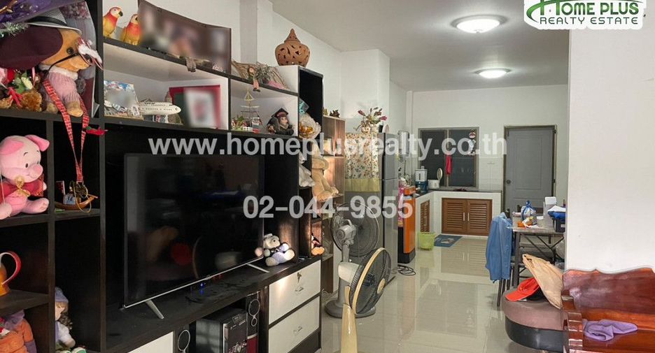For sale 3 bedrooms townhouse in Phan Thong, Chonburi