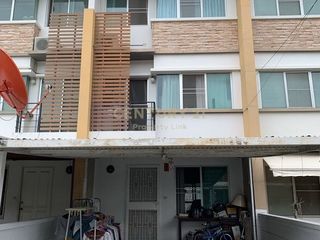 Reihenhaus zur Miete und zum Kauf mit 3 Zimmer in Bang Kapi, Bangkok