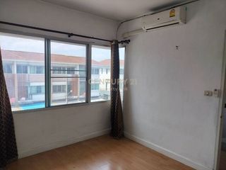 Reihenhaus zur Miete und zum Kauf mit 3 Zimmer in Bang Kapi, Bangkok