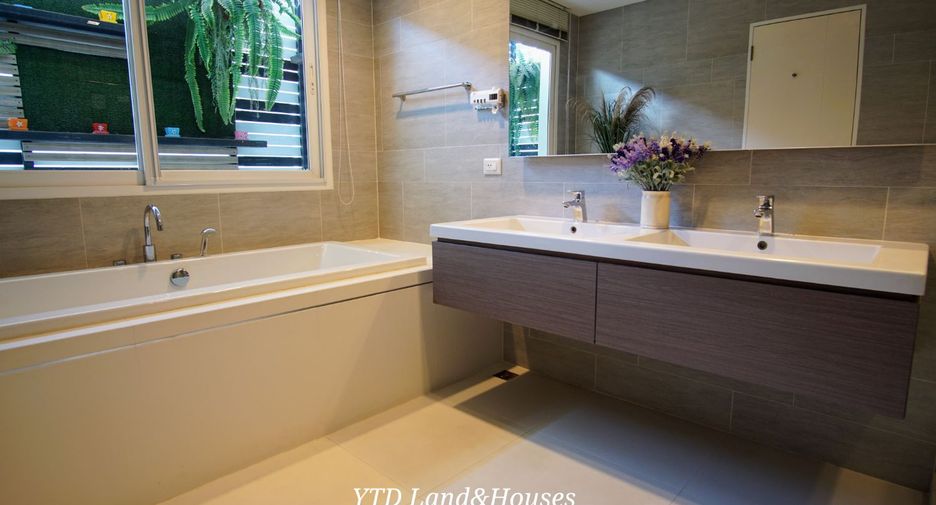 For sale 4 bedrooms house in Bang Phli, Samut Prakan