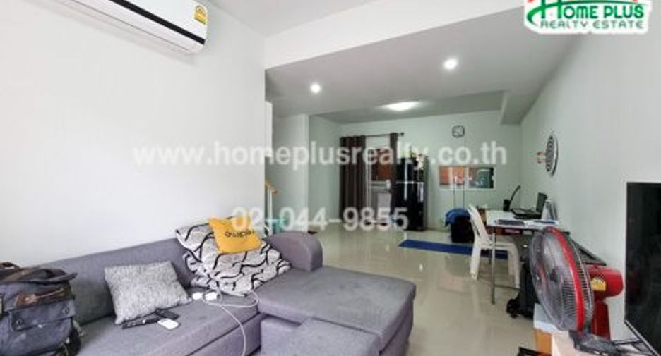 出售 3 卧室 联排别墅 在 Sai Noi, Nonthaburi