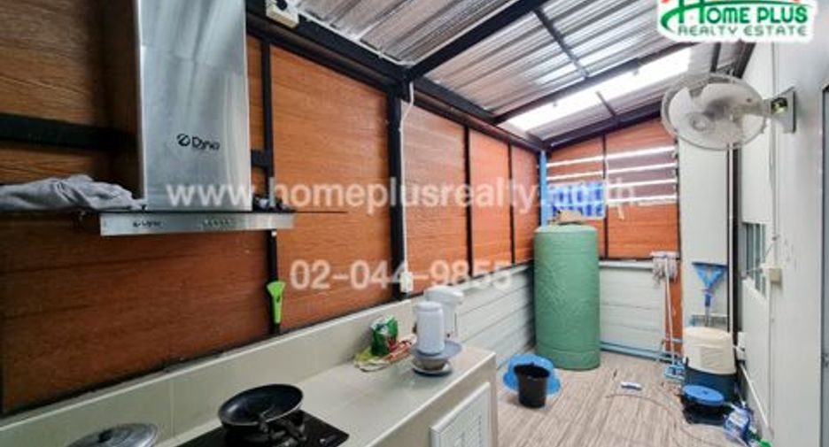出售 3 卧室 联排别墅 在 Sai Noi, Nonthaburi