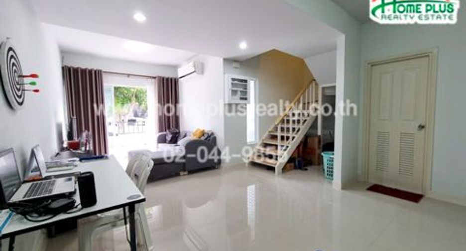 出售 3 卧室 联排别墅 在 Sai Noi, Nonthaburi