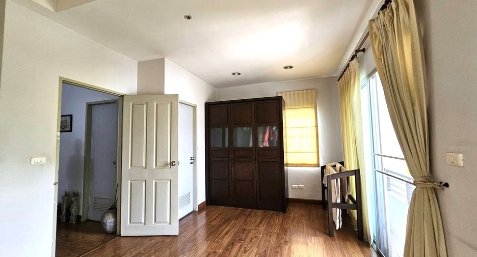 For sale 3 bedrooms house in Mueang Samut Prakan, Samut Prakan