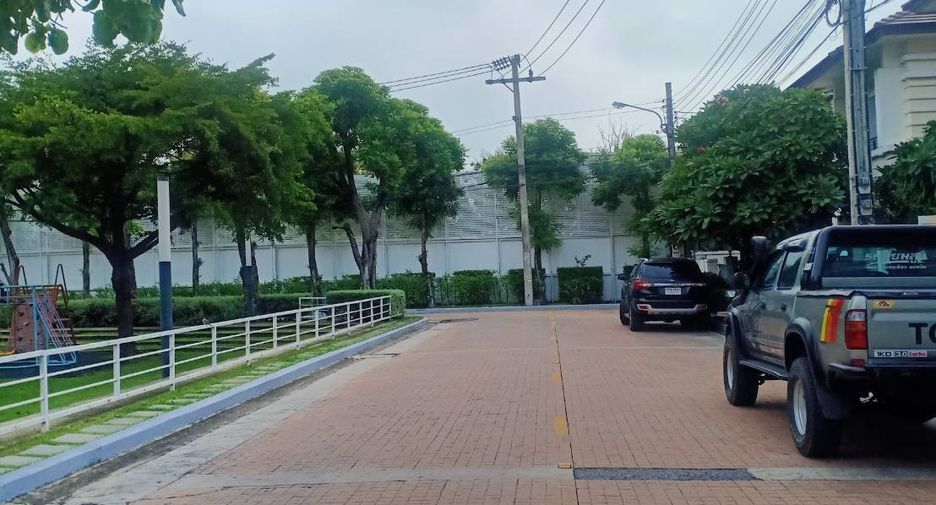 For sale 3 bedrooms house in Mueang Samut Prakan, Samut Prakan