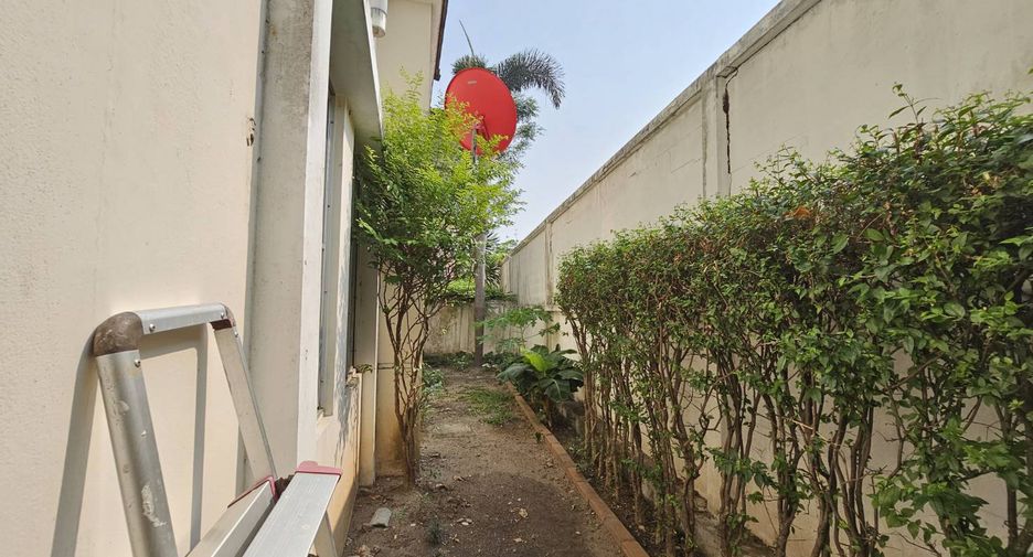 For sale 3 bedrooms house in Mueang Samut Prakan, Samut Prakan