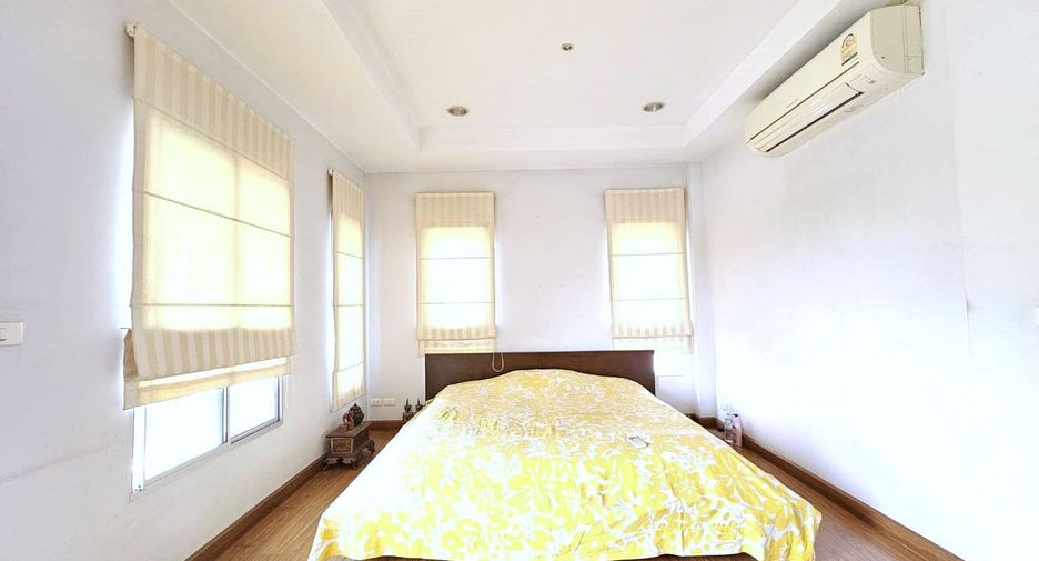 For sale 3 Beds house in Mueang Samut Prakan, Samut Prakan