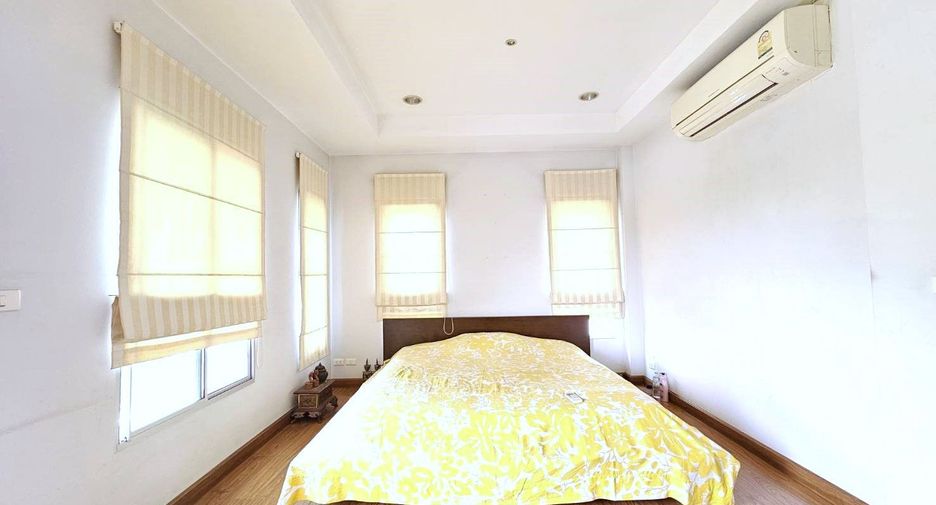 For sale 3 bedrooms house in Mueang Samut Prakan, Samut Prakan