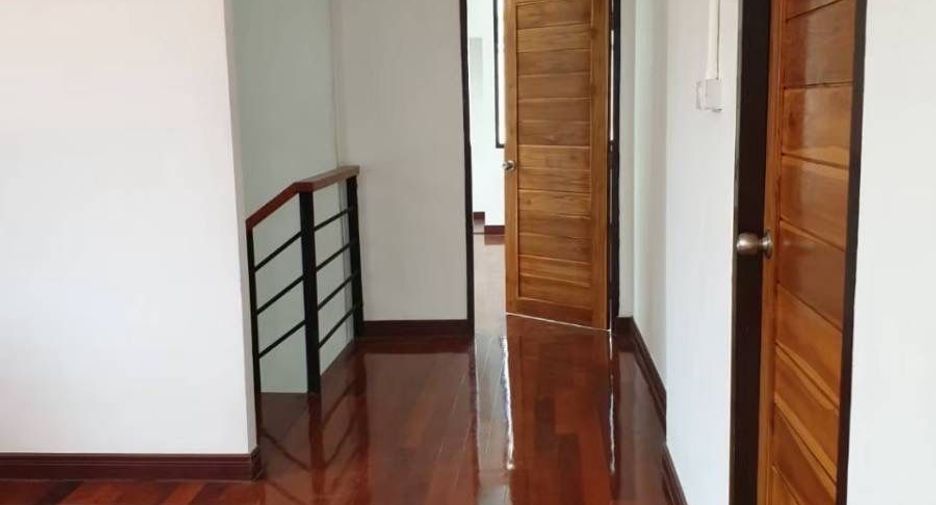 À louer 5 chambres maison à Watthana, Bangkok